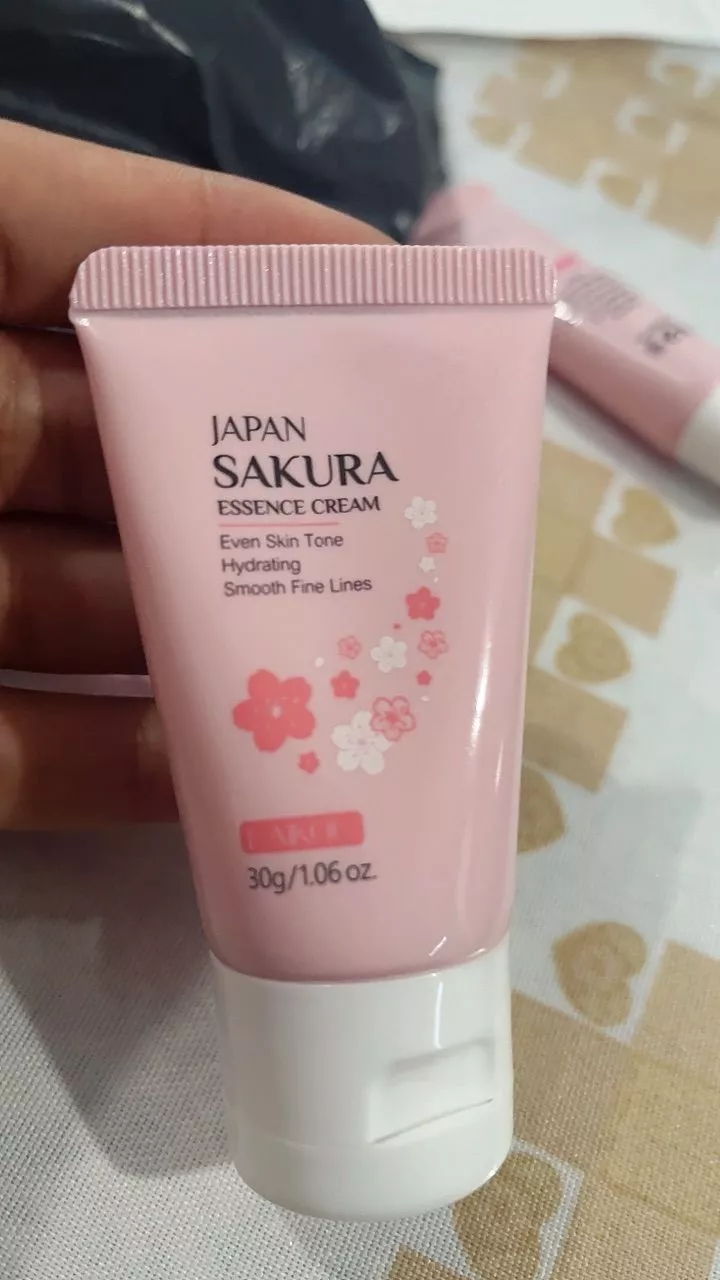 🌸 Hidratante Facial Sakura – Uso Diário